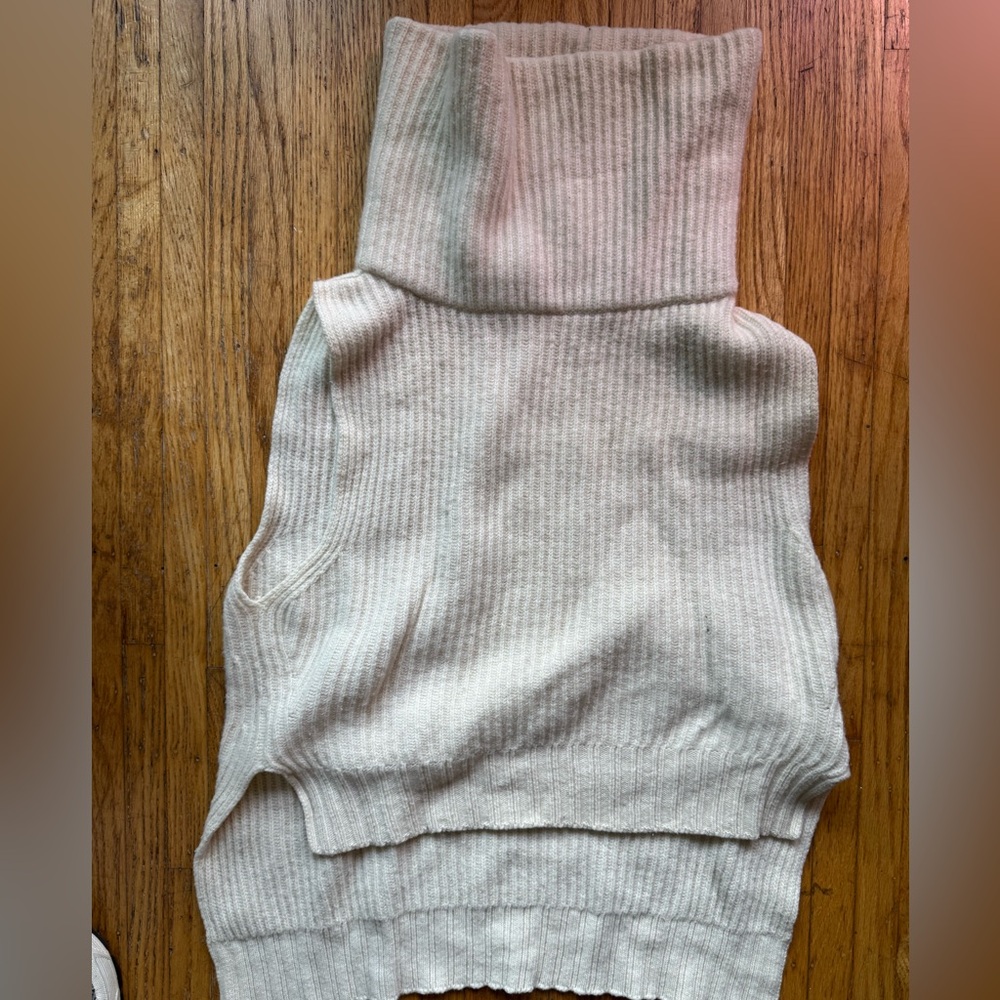 BARNEYS NEW YORK CASHMERE